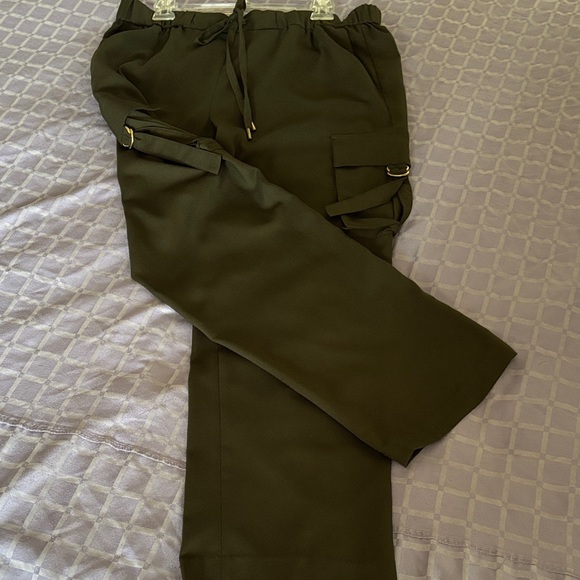 MICHAEL Michael Kors Dark Green Cargo Pants - Picture 2 of 8